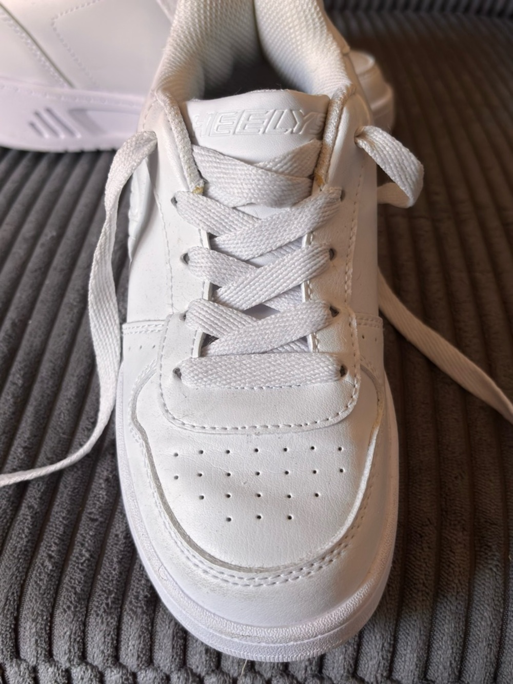 Y2K Heelys White Leather Lace-Up Skate Shoes